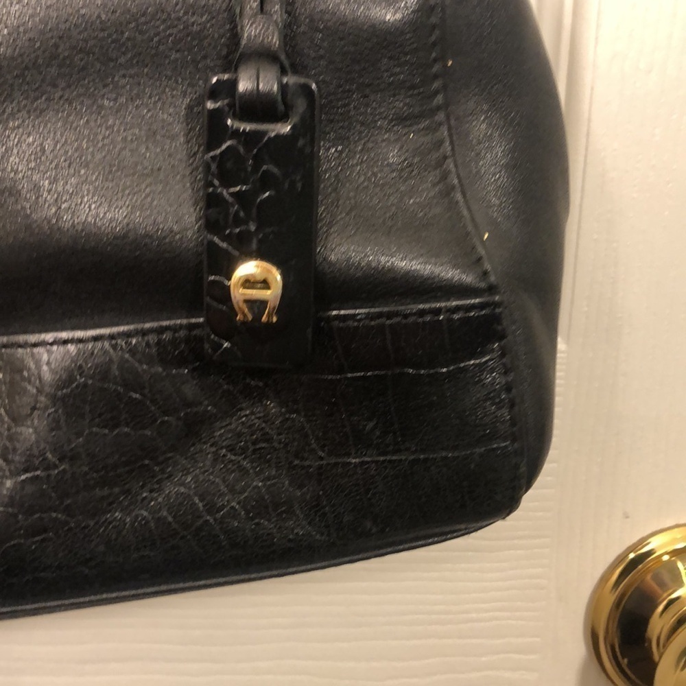ETIENNE AIGNER VINTAGE BLACK LEATHER CROSSBODY 15" X 7" X 2 1/2" PREWORN - Picture 2 of 16